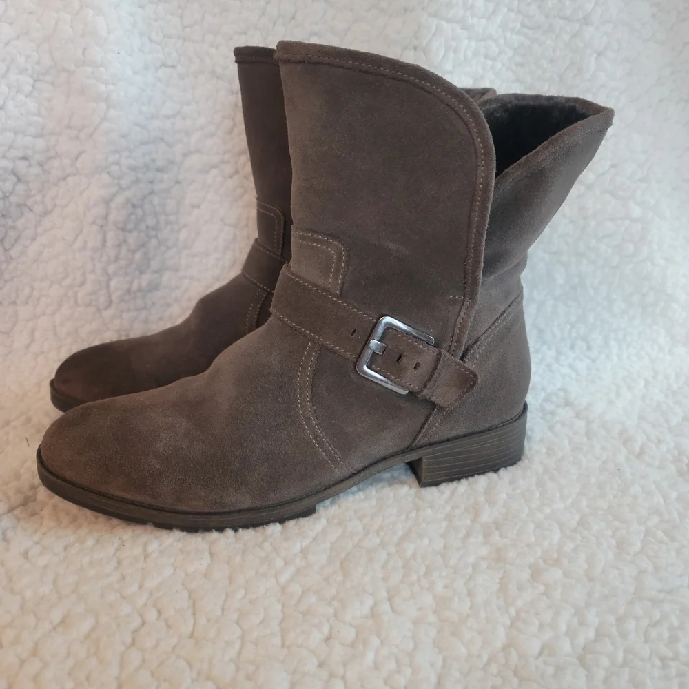 Naturalizer Sutton Suede Boots Faux Fur Lined Taupe Size 8 Like New Comfort